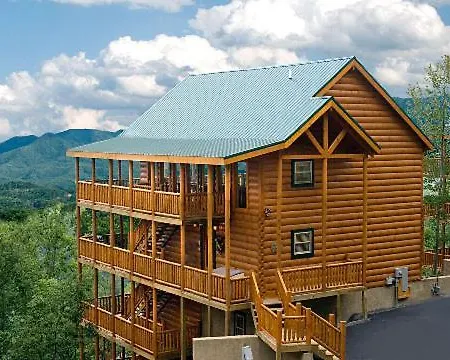 Bashful Bear: 6Bdrm 6Bath, Specials, Free Tickets, Elevator, Amazing View, Hot Tub, Gameroom